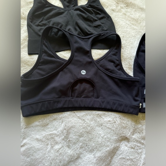 Black sports bra bundle - Picture 5 of 9